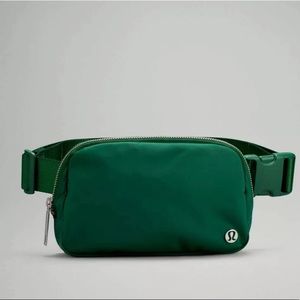 NWT Lululemon Everywhere Belt Bag Everglade Green - Smooth